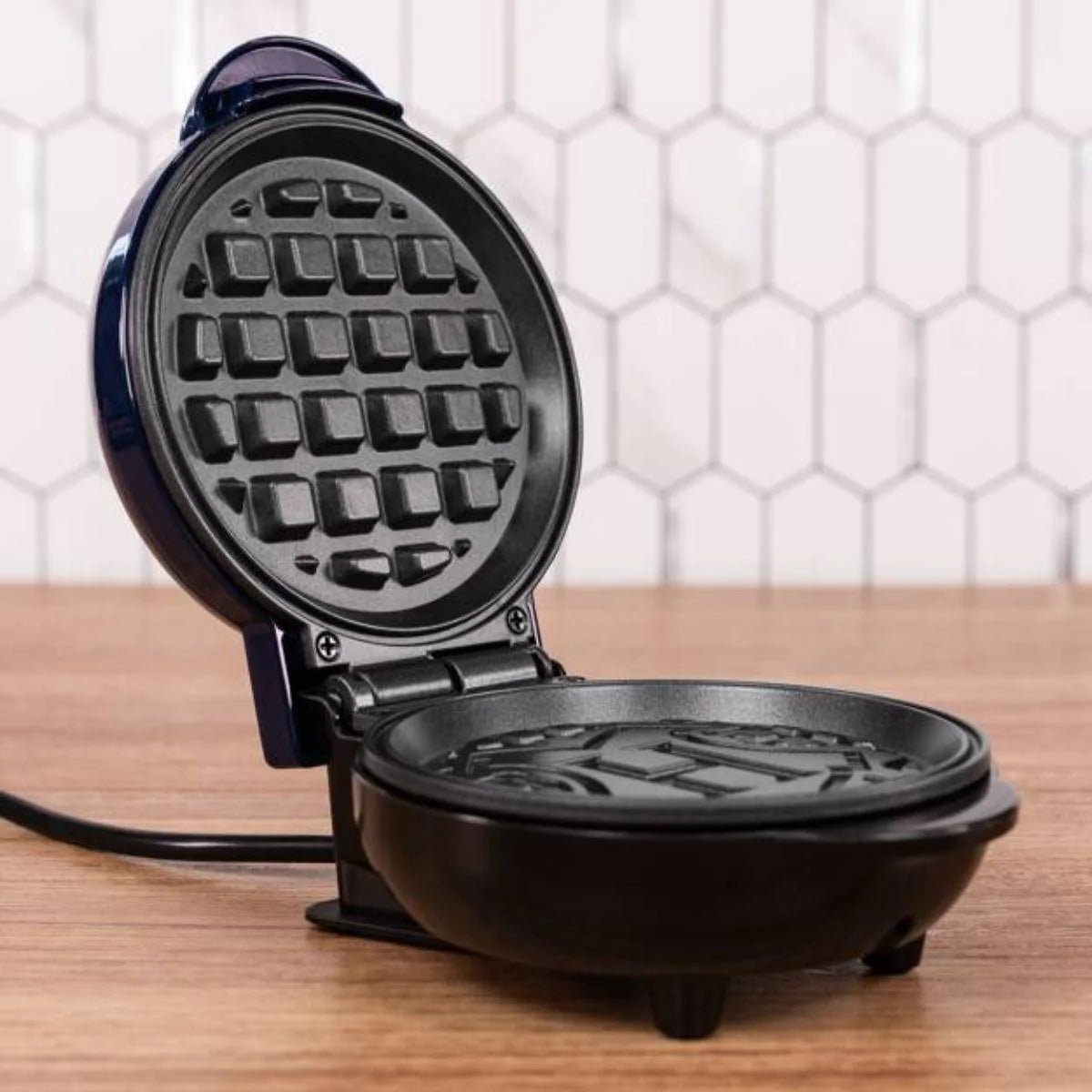 Harry Potter Hogwarts Crest Mini Waffle Maker - GeekCore