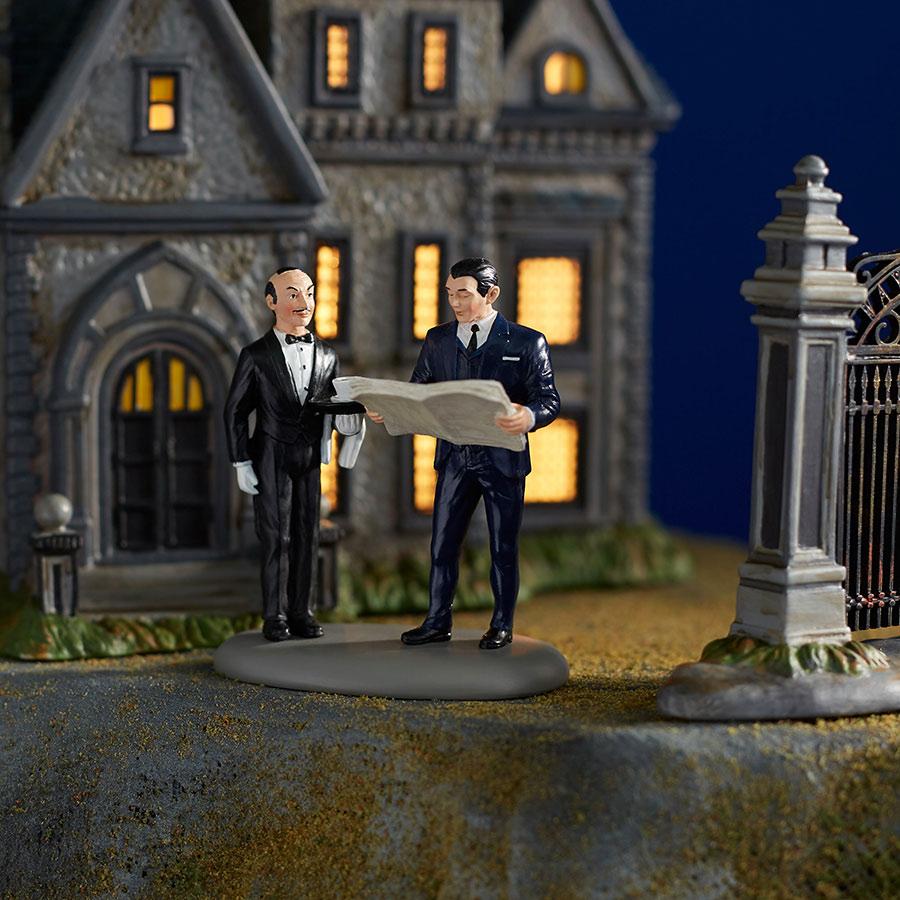 DC Comics Village by D56 - Wayne Manor Statue - GeekCore