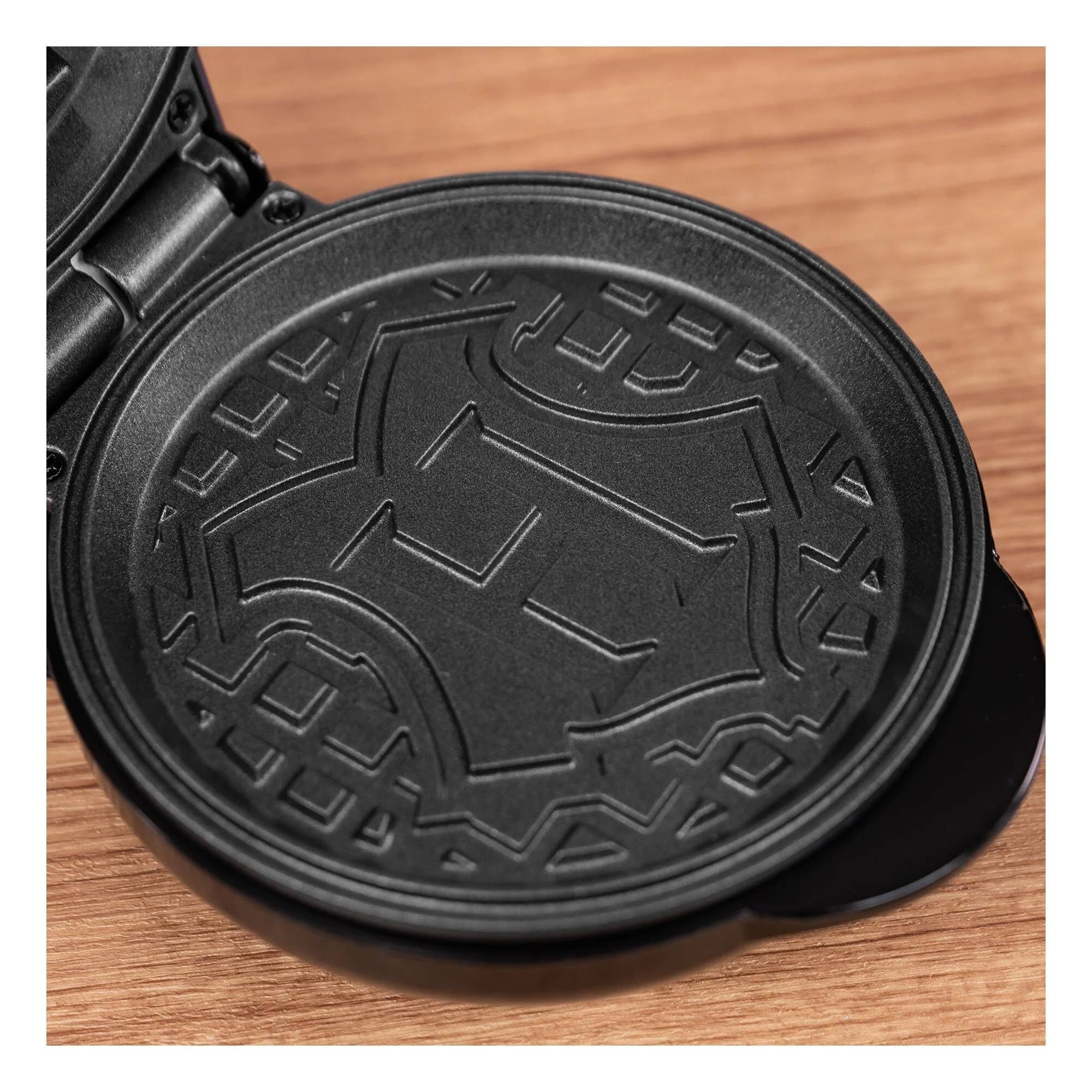 Harry Potter Hogwarts Crest Mini Waffle Maker - GeekCore