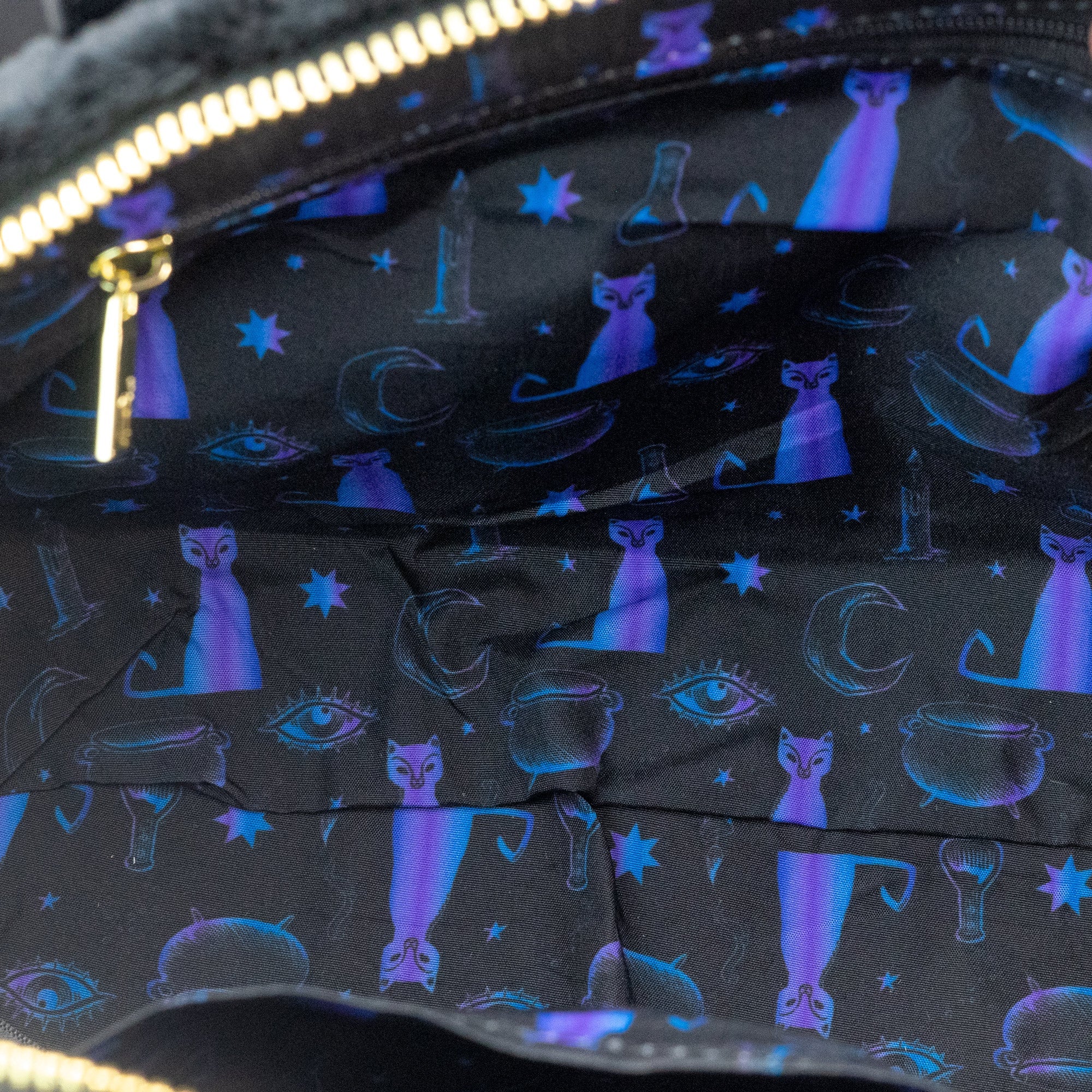 Loungefly x Disney Hocus Pocus Binx Crossbody Bag - GeekCore