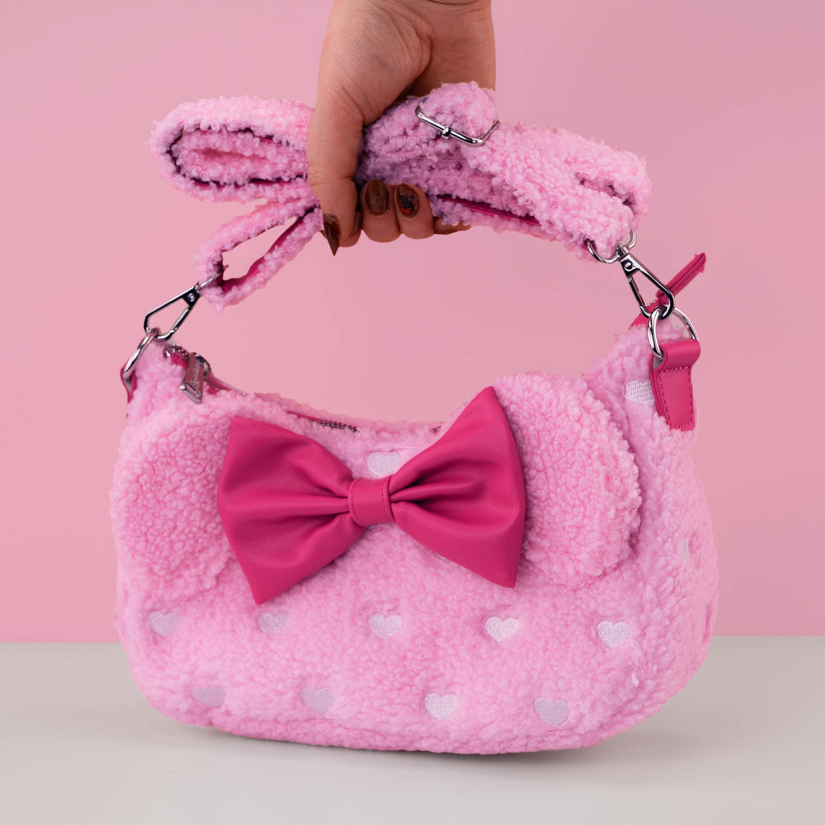 Loungefly x Disney Minnie Mouse Hearts Strawberry Scented Sherpa Crossbody Bag - GeekCore