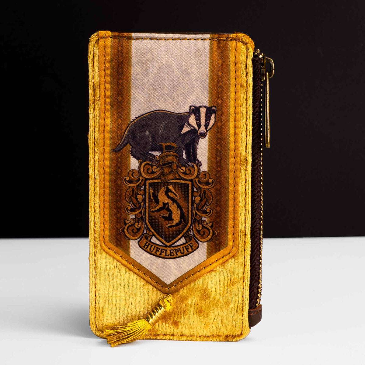 Loungefly x Harry Potter Hufflepuff Banner Velvet Card Holder - GeekCore