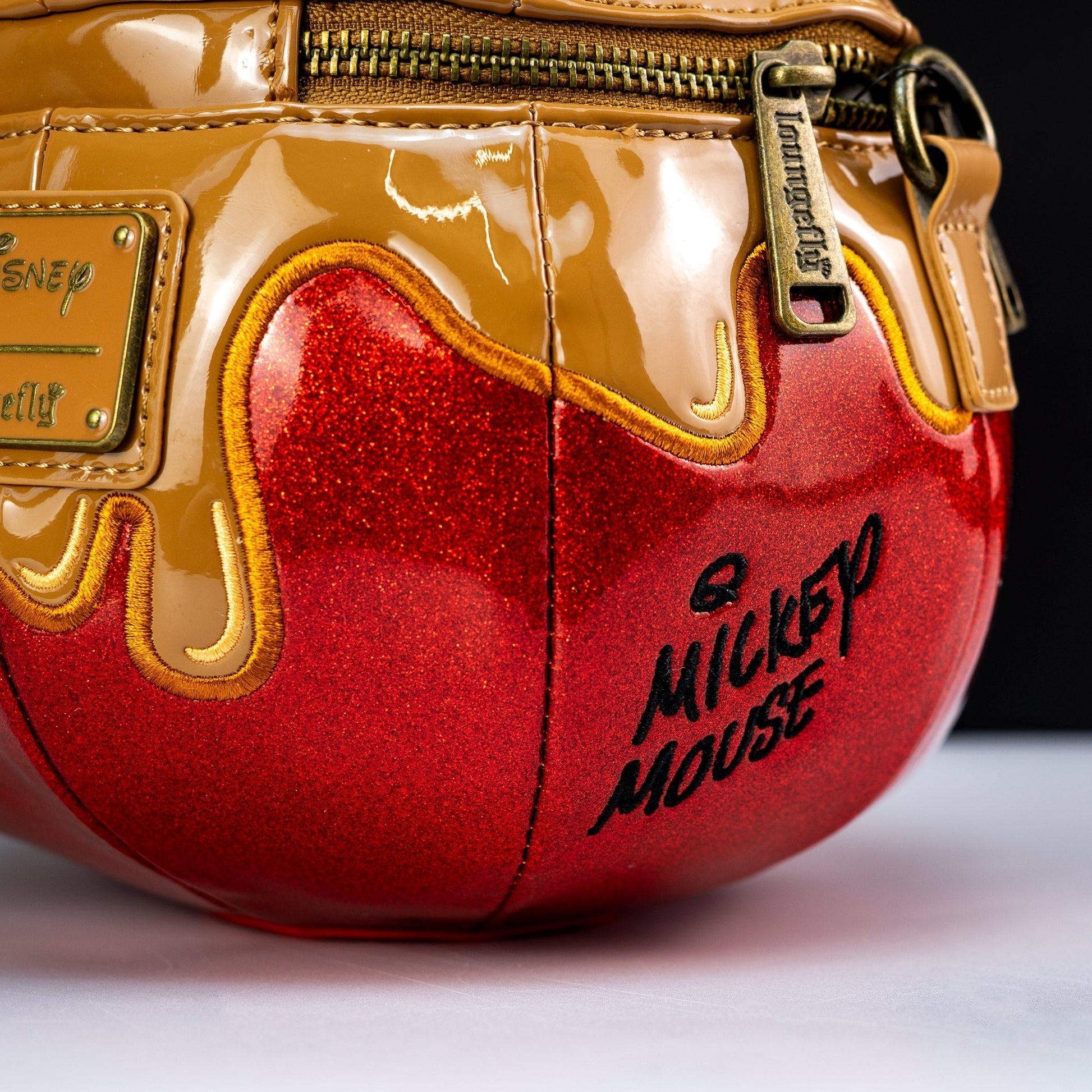 [OUTLET] Loungefly x Disney Mickey Mouse Candy Apple Crossbody Bag - GeekCore
