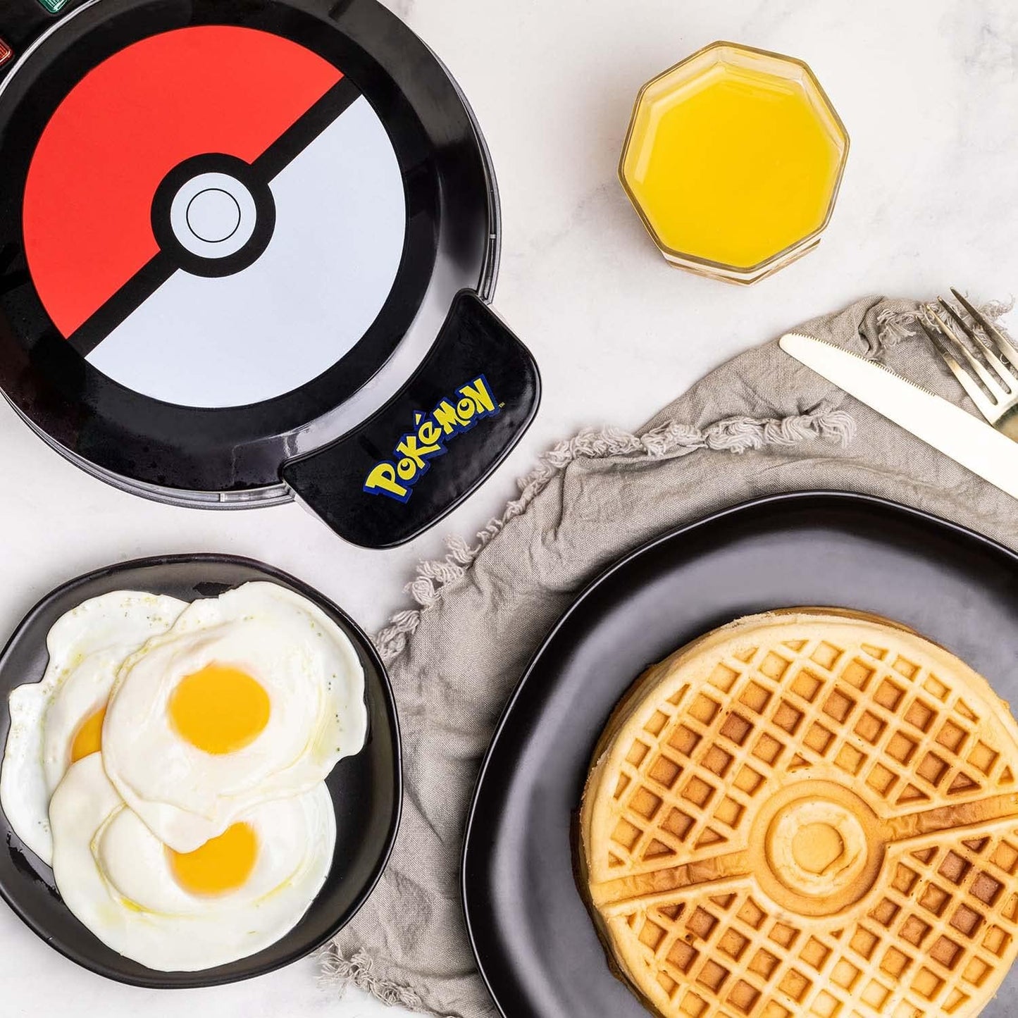 Pokémon Poké Ball Electronic Waffle Maker - GeekCore
