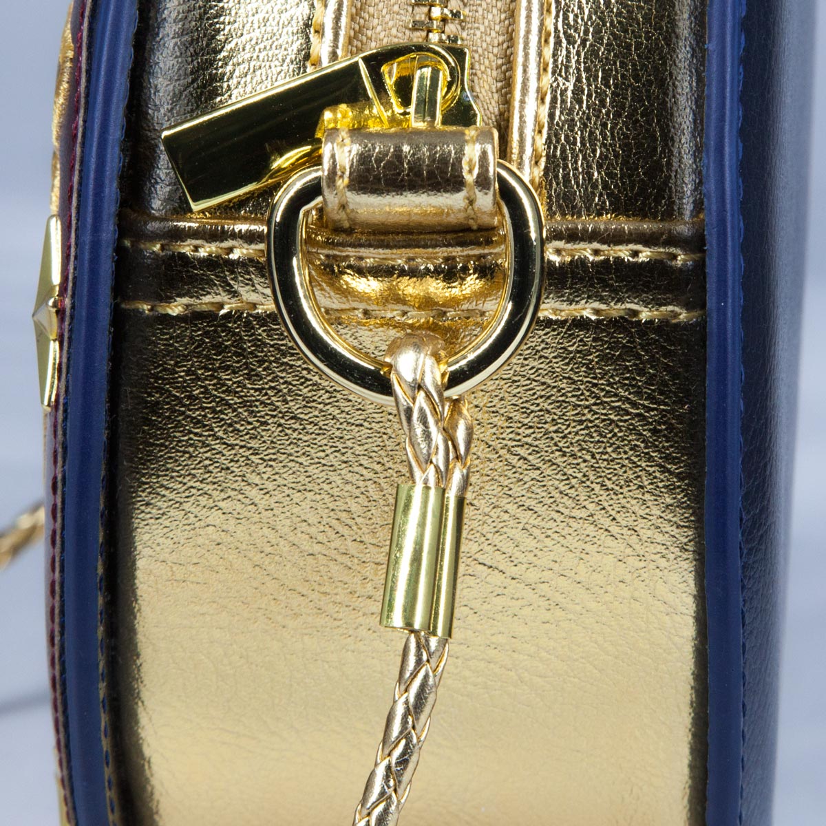 Wonder Woman Shield Cross Body Handbag - GeekCore